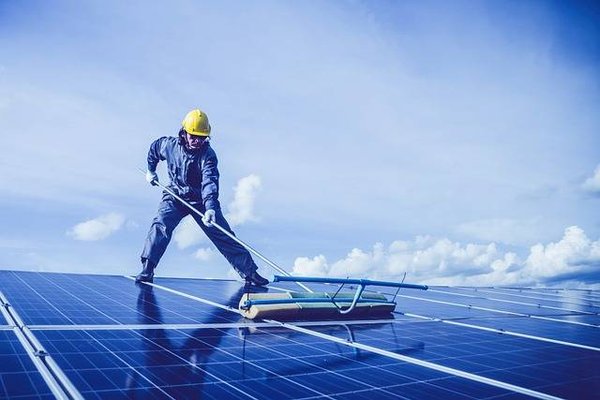 Installation solide de panneau photovoltaïque